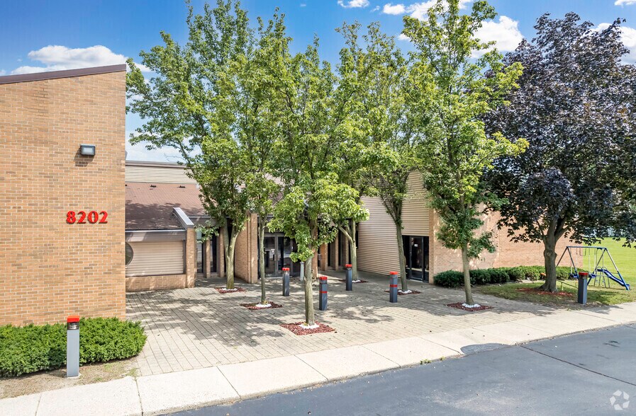 8202 Irving Rd, Sterling Heights, MI à louer - Photo du bâtiment - Image 1 de 7