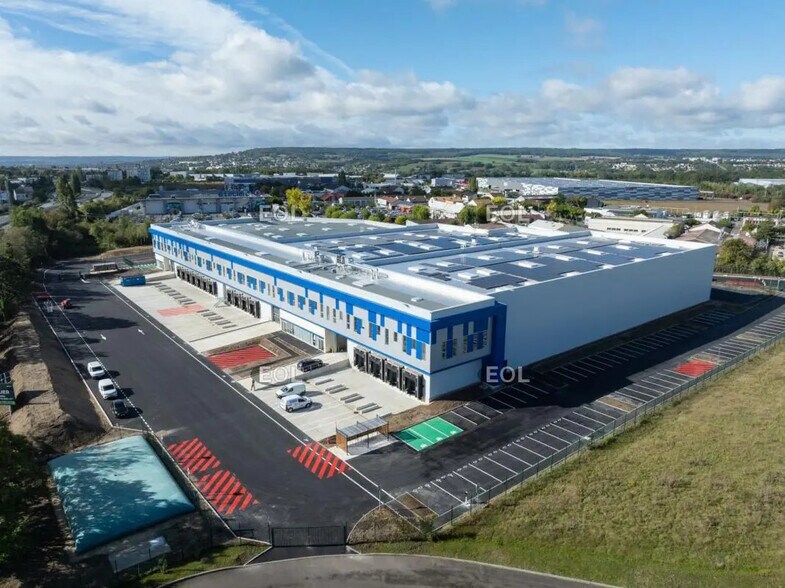 Industriel dans Conflans-Sainte-Honorine à louer - Photo du bâtiment - Image 3 de 24