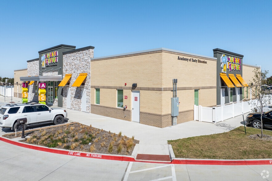 1645 Greenridge Dr, Burleson, TX for sale - Building Photo - Image 2 of 4