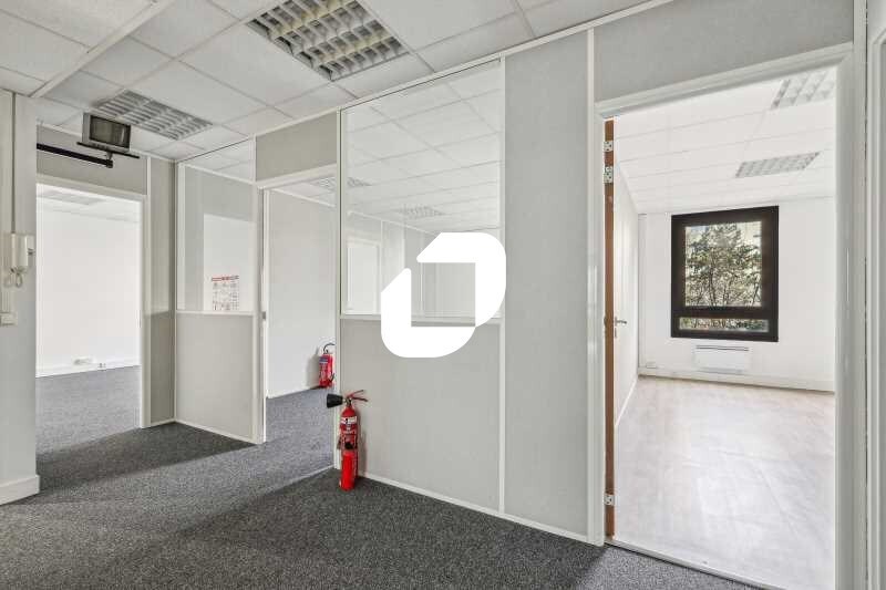 Bureau dans Vanves à louer - Photo du bâtiment - Image 3 de 28