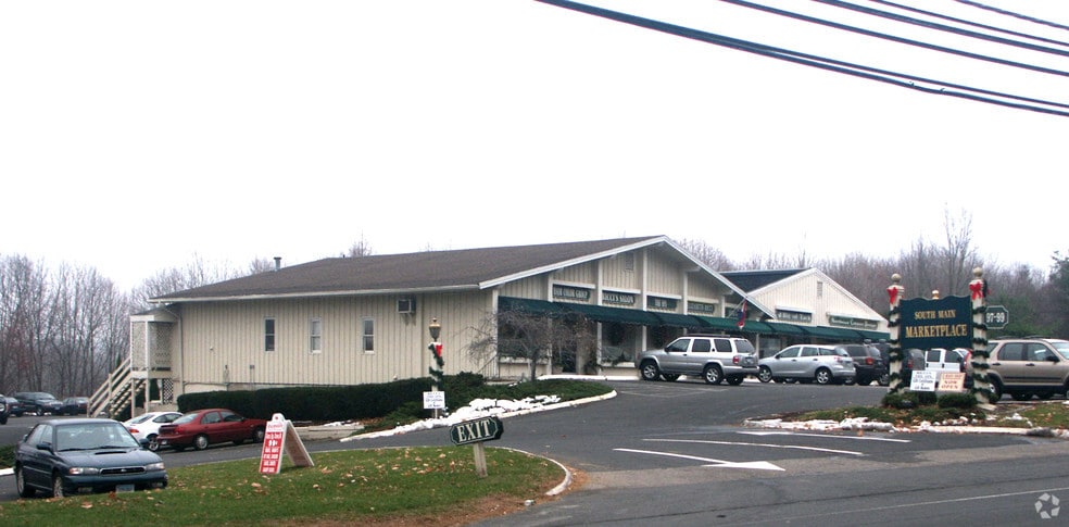 97-99 S Main St, Newtown, CT for lease - Building Photo - Image 2 of 5