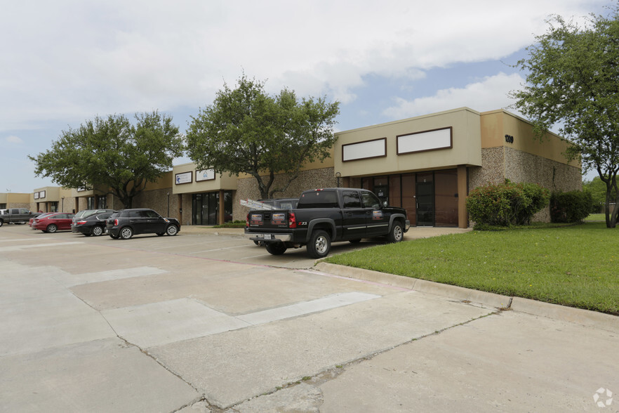 1209 Avenue N, Plano, TX à louer - Photo du bâtiment - Image 3 de 7