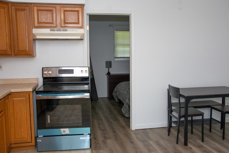 314 W North St, Colchester, IL for sale - Building Photo - Image 3 of 9