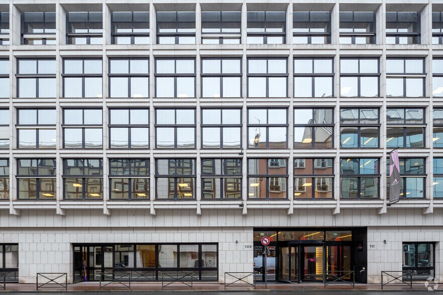 Office in Levallois-Perret for lease - Building Photo - Image 2 of 3