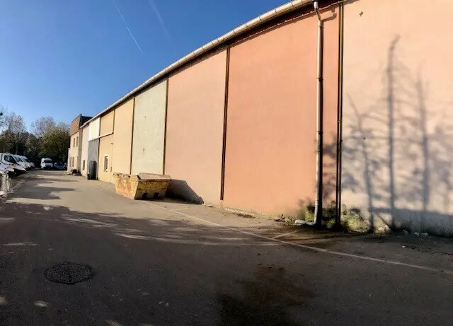 Industrial in La Queue-les-Yvelines for lease - Building Photo - Image 2 of 3