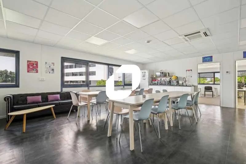 Office in Mérignac for lease - Interior Photo - Image 2 of 6