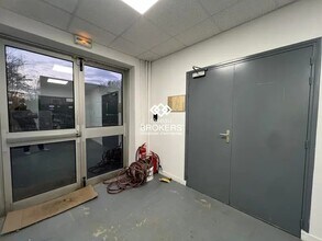 Flex in Les Ulis for lease Interior Photo- Image 1 of 6