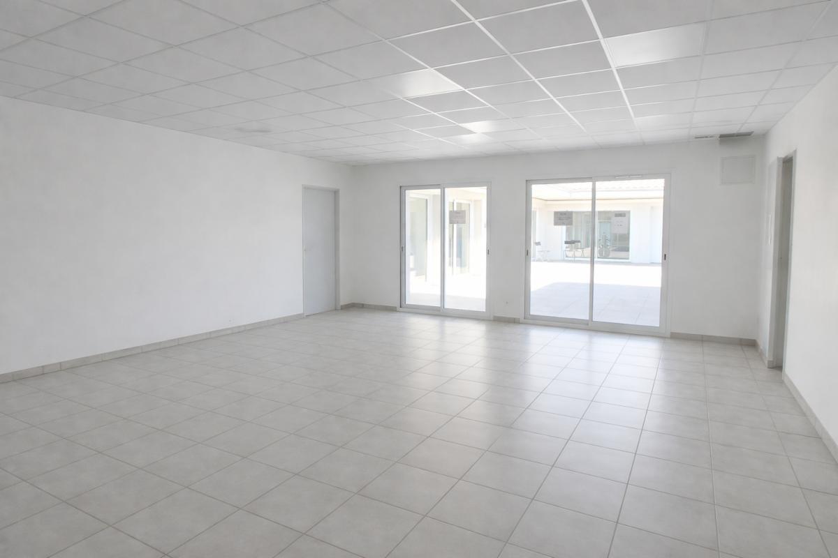 Office in Toulon for lease Building Photo- Image 1 of 12