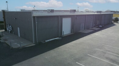 7335 W 33rd St, Wichita, KS à louer Photo du bâtiment- Image 2 de 5