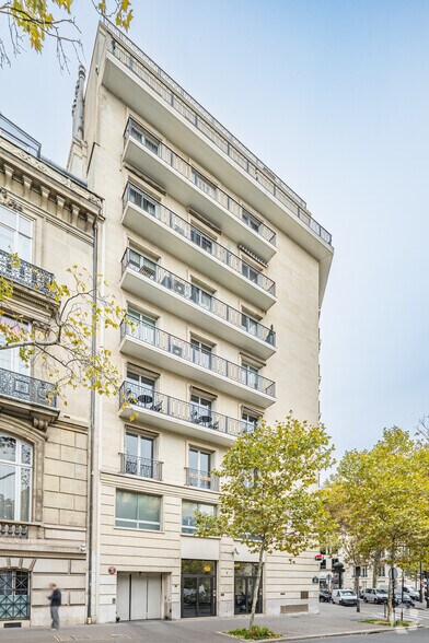 1-3 Avenue Marceau, Paris à vendre - Photo du bâtiment - Image 3 de 7
