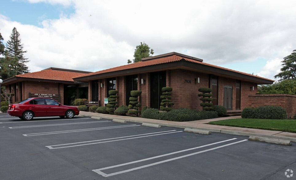 2908 W Main St, Visalia, CA for lease - Primary Photo - Image 3 of 5