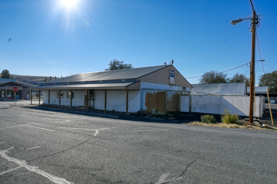 325 W Main St, Ione, OR à vendre - Photo principale - Image 1 de 1