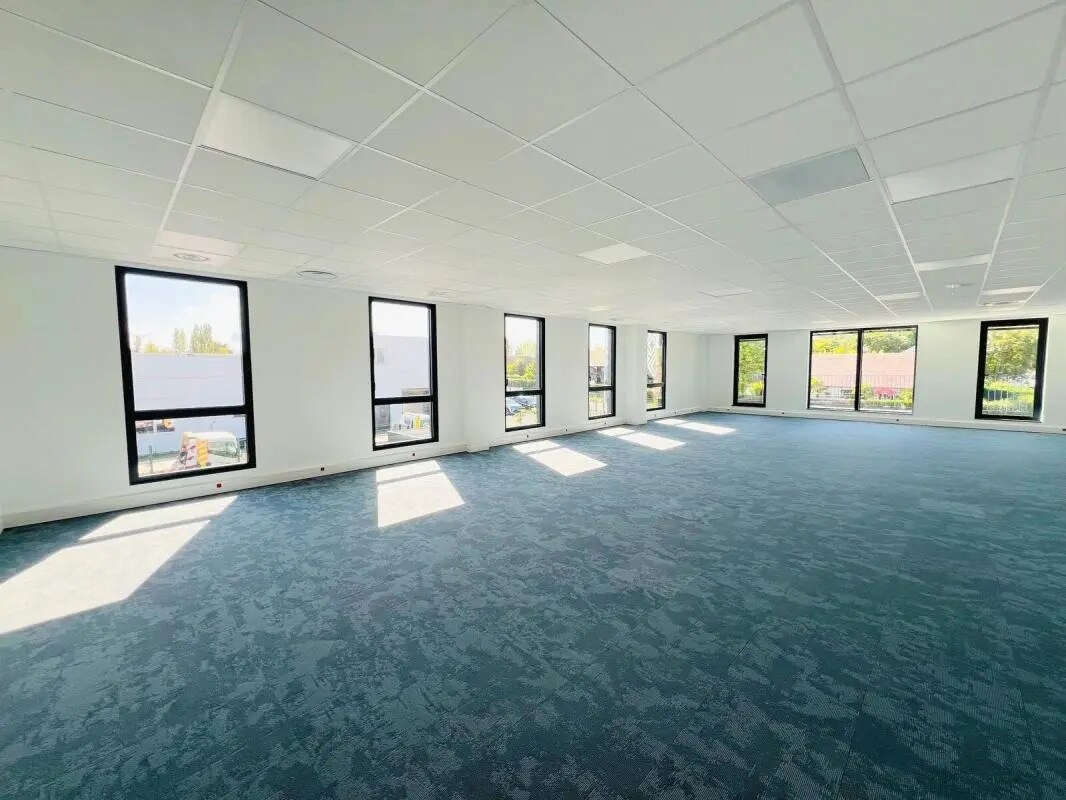 44/47 Rue Pierre Curie, Plaisir for lease Building Photo- Image 1 of 17