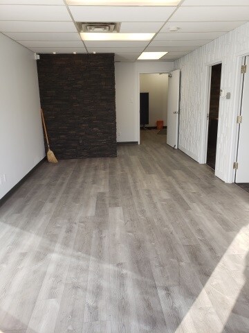 3620 29th St NE, Calgary, AB for sale - Interior Photo - Image 3 of 22