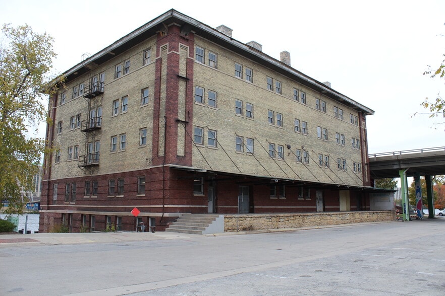 220 N Water St, Rockford, IL for sale - Building Photo - Image 2 of 15