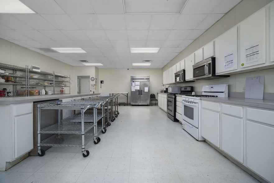 116 Corporate Dr, Elizabeth City, NC for sale - Interior Photo - Image 3 of 31