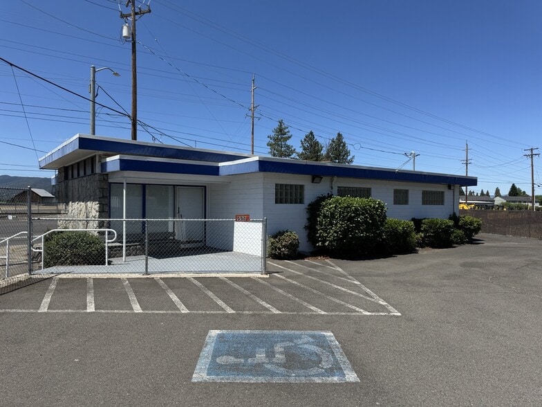 990 S Front St, Central Point, OR for sale - Building Photo - Image 2 of 12