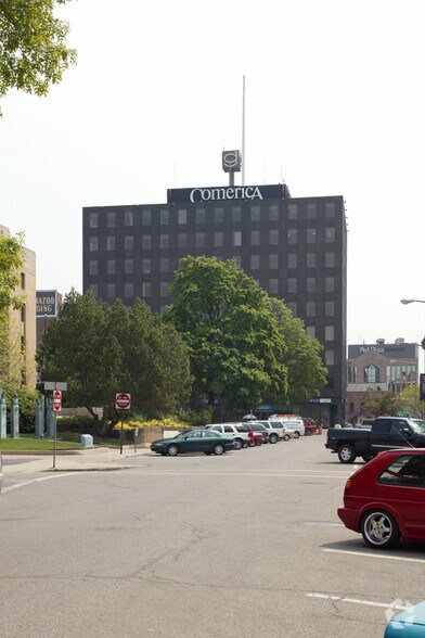 151 S Rose St, Kalamazoo, MI à vendre - Photo du bâtiment - Image 3 de 76