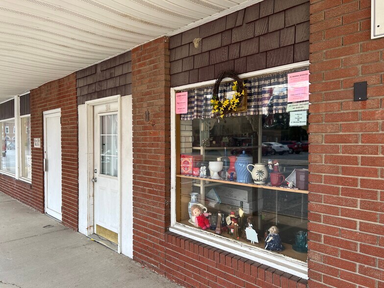 300 E Broadway Blvd, Johnston City, IL à vendre - Photo du bâtiment - Image 3 de 58