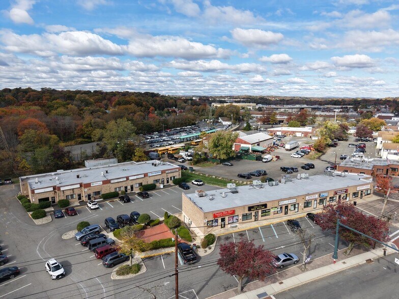 219 S Middletown Rd, Nanuet, NY à louer - Photo du bâtiment - Image 2 de 5