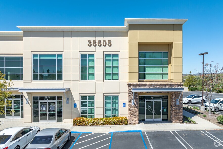 38605 Calistoga Dr, Murrieta, CA à vendre - Photo du bâtiment - Image 1 de 1