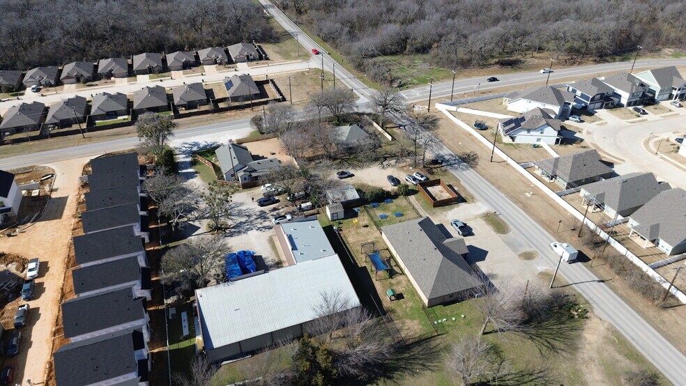10350 Fishtrap Rd, Aubrey, TX à louer - Photo du bâtiment - Image 2 de 4
