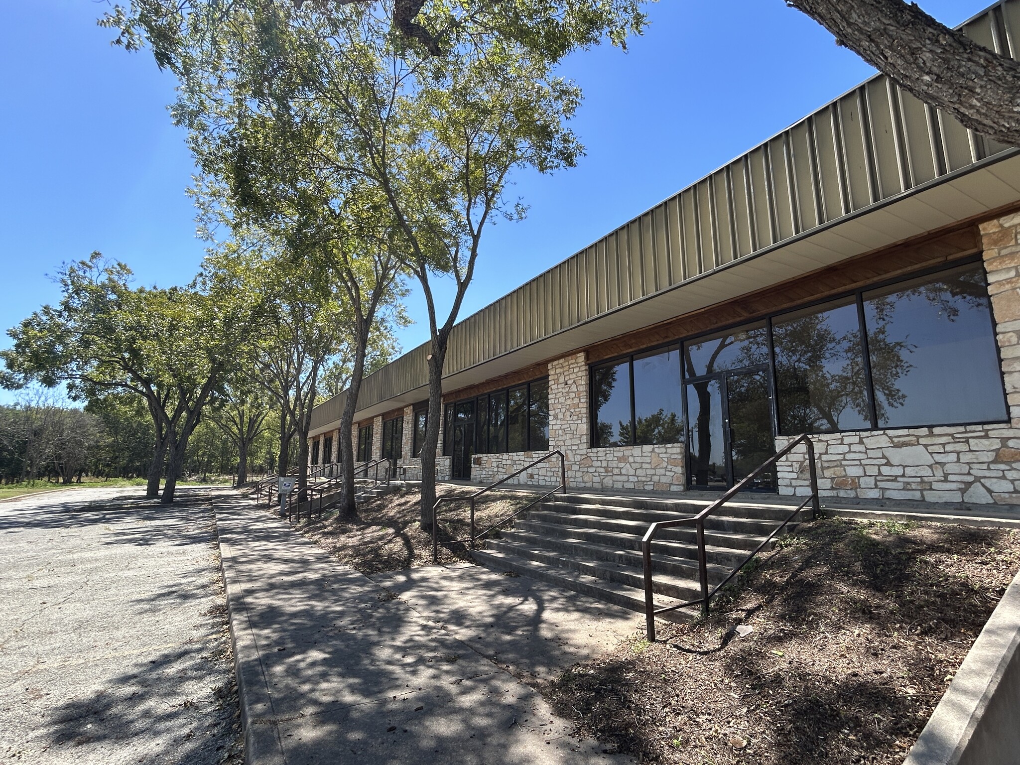 202 S C M Allen Pkwy, San Marcos, TX for lease Building Photo- Image 1 of 6