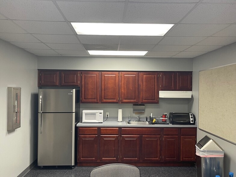 11341 Distribution Ave E, Jacksonville, FL for lease - Building Photo - Image 3 of 10