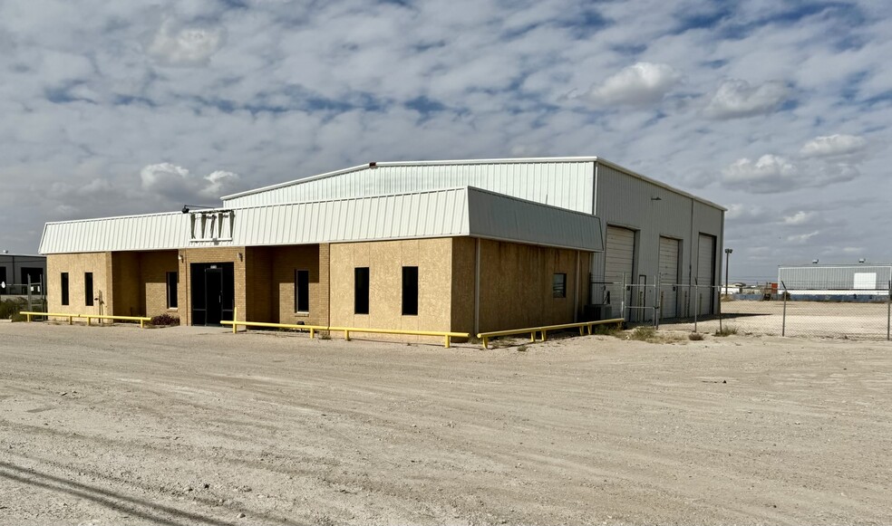 5514 W Carlsbad Hwy, Hobbs, NM for lease - Building Photo - Image 1 of 24