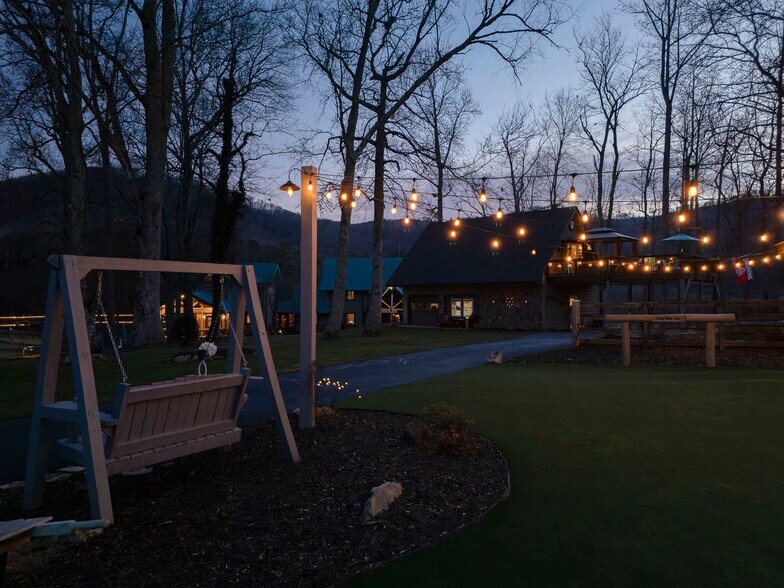 201 Mountainside Pky, Ellijay, GA à vendre - Photo du bâtiment - Image 3 de 5