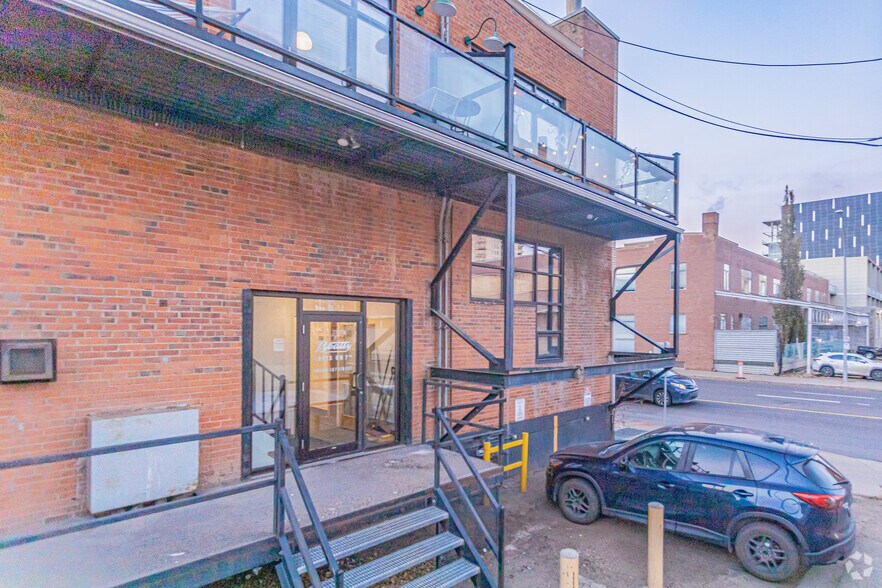 10265 107th St NW, Edmonton, AB à vendre - Photo du bâtiment - Image 3 de 5