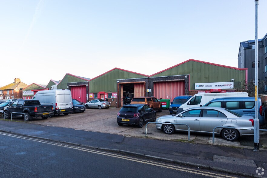 Victoria Rd, Ashford à louer - Photo du bâtiment - Image 2 de 5