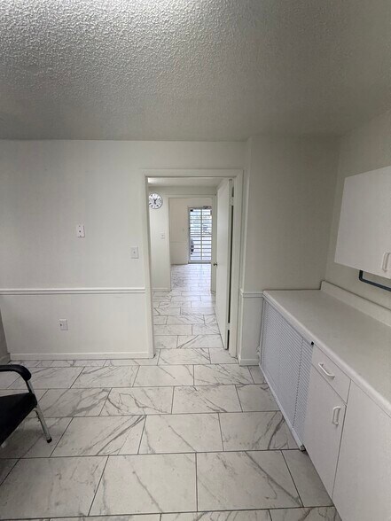 1804 W Baker St, Plant City, FL à louer - Photo du bâtiment - Image 2 de 18