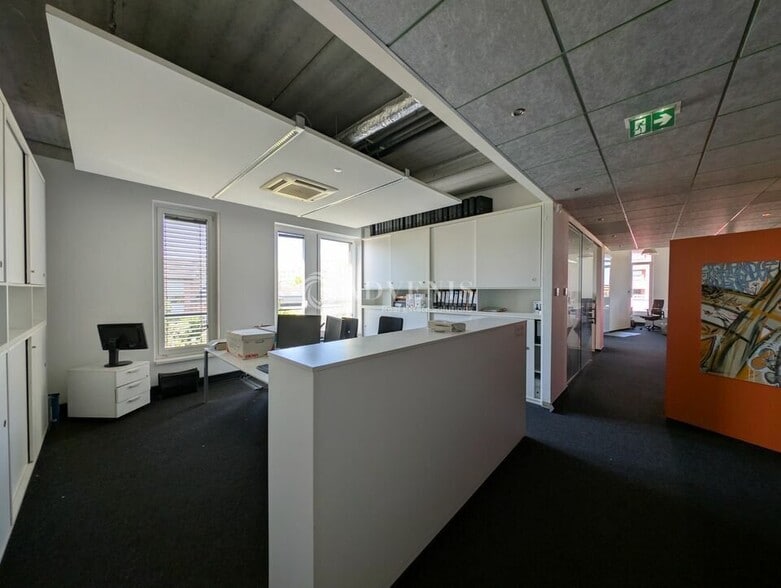 Office in Strasbourg for lease - Interior Photo - Image 2 of 9