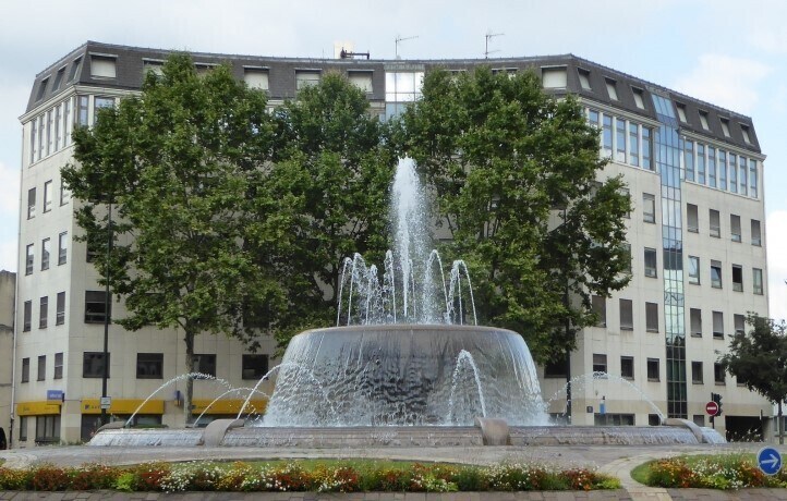 Bureau dans La Garenne-Colombes à louer - Photo du bâtiment - Image 2 de 8