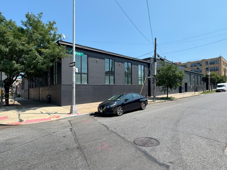 65-87 Porter Ave, Brooklyn, NY à louer - Photo du bâtiment - Image 1 de 4