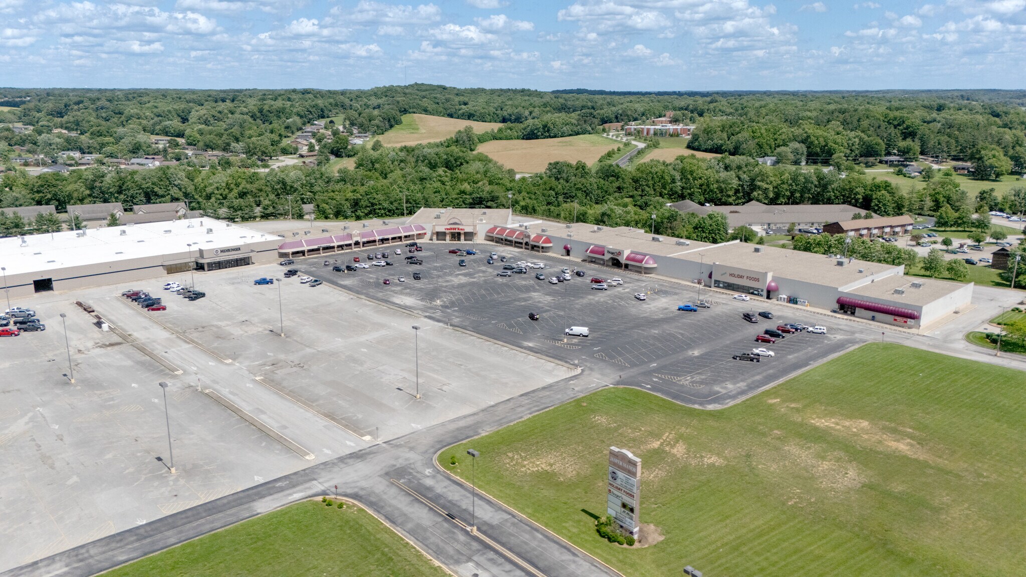 741-851 3rd Ave, Jasper, IN à louer Photo principale- Image 1 de 9