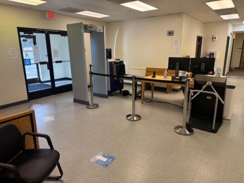 200 Gossett Dr, Aztec, NM for sale - Interior Photo - Image 2 of 4