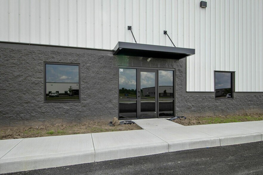 830 Wesco Pky, Sheridan, IN à louer - Photo du bâtiment - Image 3 de 25
