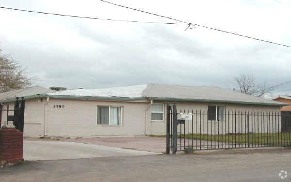 3780 Mourfield Ave, Stockton, CA for lease - Primary Photo - Image 1 of 2