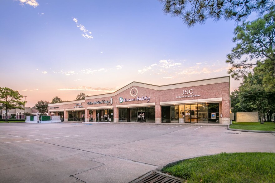 1600 Clear Lake City Blvd, Houston, TX for lease - Building Photo - Image 1 of 5