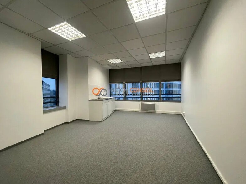 Office in Nanterre for sale - Interior Photo - Image 1 of 7