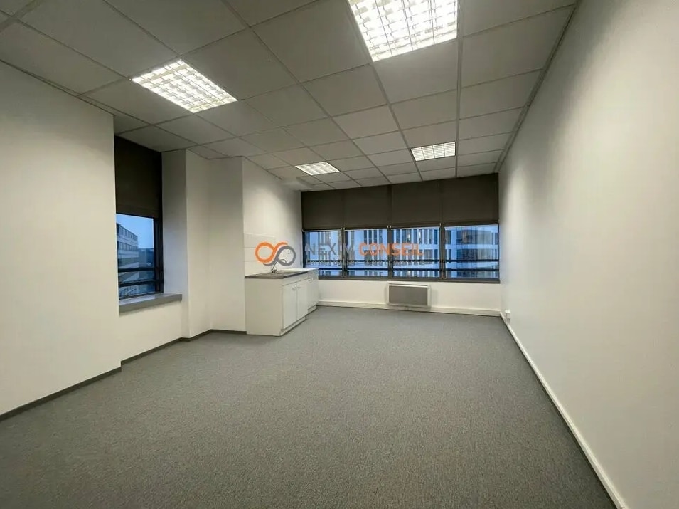 Bureau dans Nanterre à louer Photo intérieure- Image 1 de 8