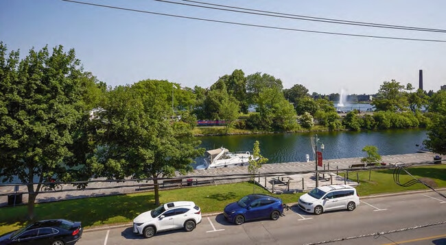 More details for 299 Rue Victoria, Salaberry-de-valleyfield, QC - Retail for Sale