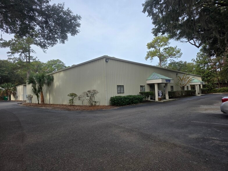 29 Hunter Rd, Hilton Head Island, SC for lease - Building Photo - Image 3 of 18