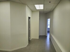 5050-5060 Ch de la Côte-des-Neiges, Montréal, QC à vendre Photo intérieure- Image 2 de 13