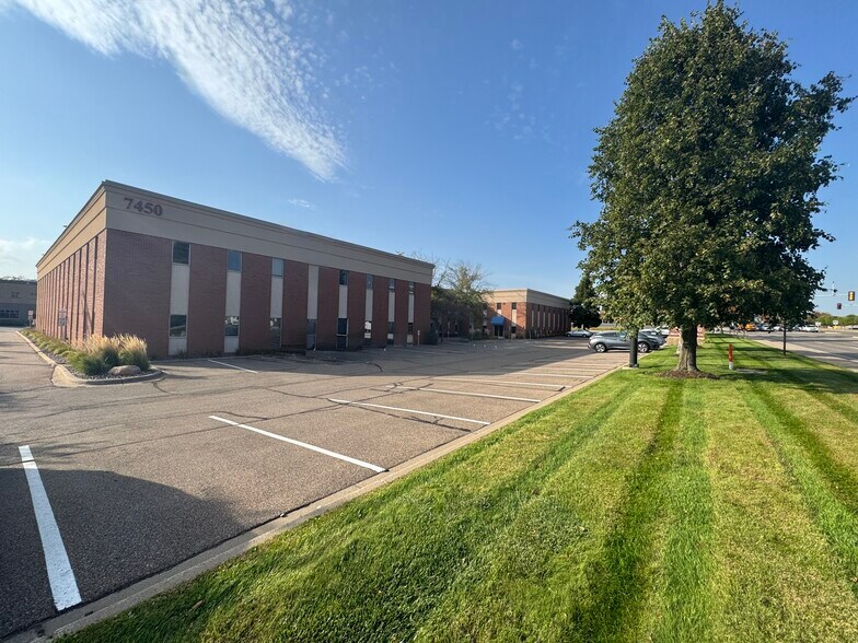 7450 France Ave S, Edina, MN for lease - Primary Photo - Image 1 of 5