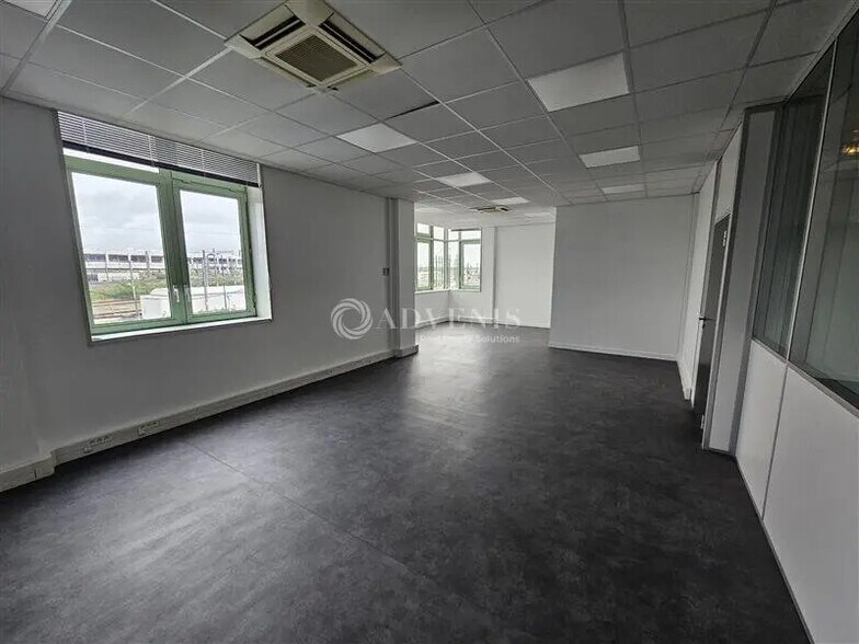 Bureau dans Pantin à louer - Photo du bâtiment - Image 2 de 11