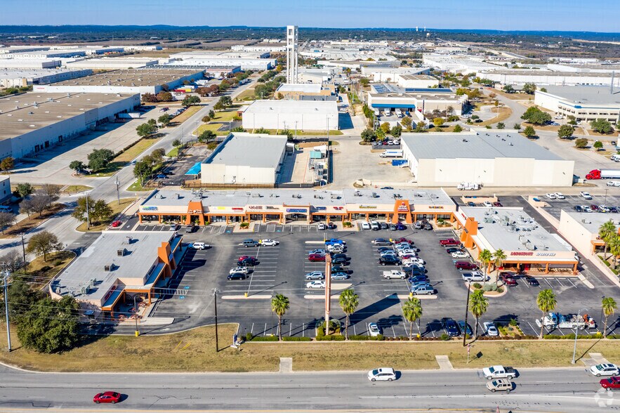17327 IH-35, Schertz, TX à vendre - Photo du bâtiment - Image 2 de 3