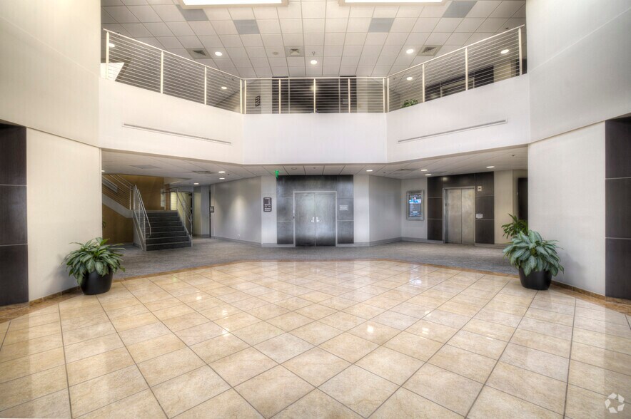 14497 N Dale Mabry Hwy, Tampa, FL à louer - Hall d’entrée - Image 3 de 24